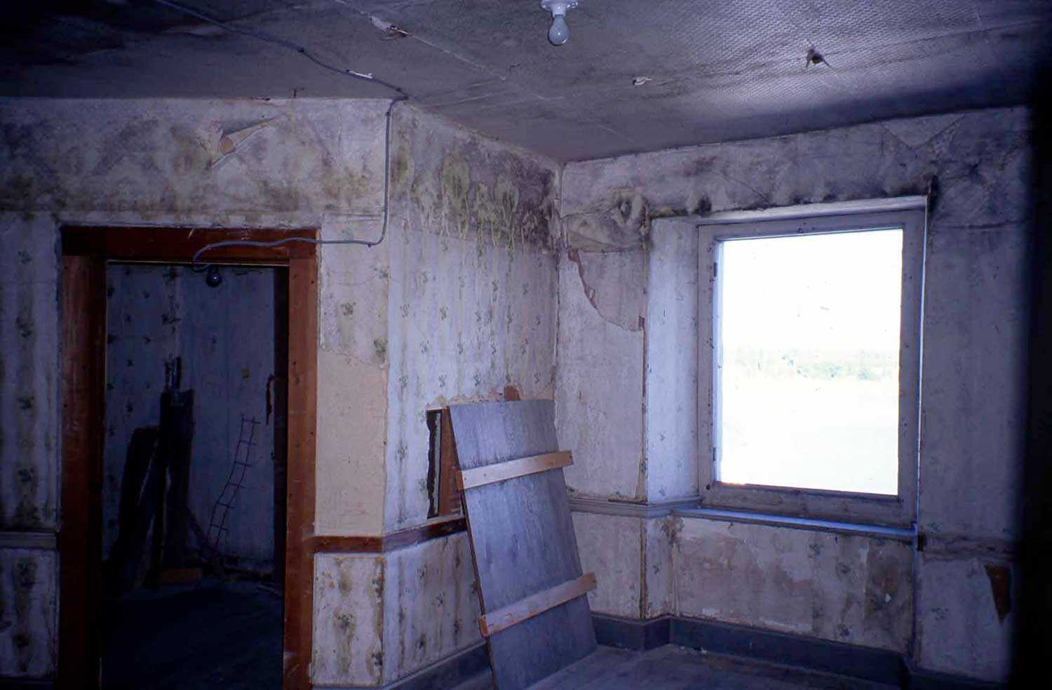 Sleeping closet at the Macdonell-Williamson House