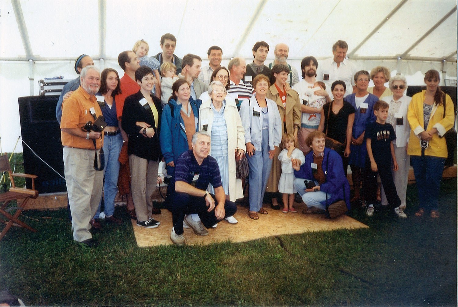 A family reunion in 1994. On the left, Macdonell descendants. On the right, Williamson descendants.